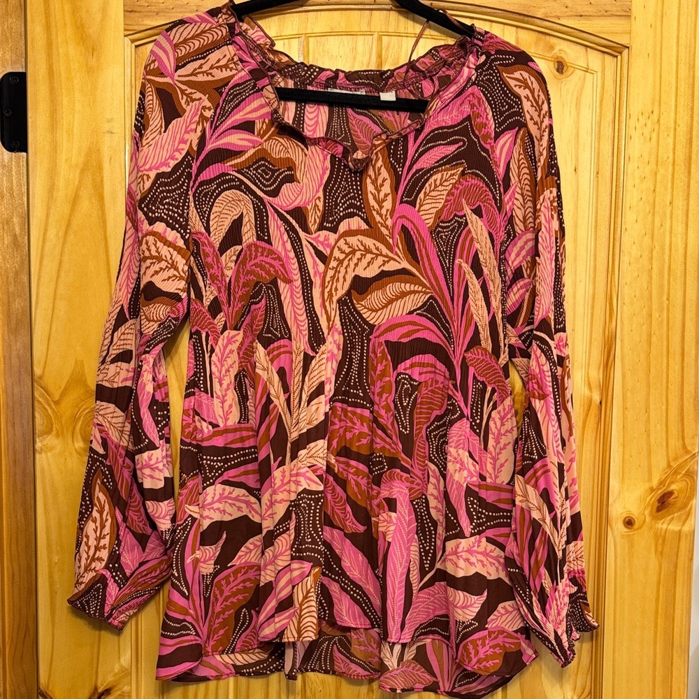 Sunny Leigh pink leaf top medium
